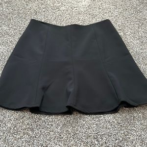 NWOT Ann Taylor black lined skirt SZ 14